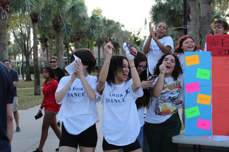 In the courtyard, after the drumline started to play, members of the dance team began dancing to the music, showing off their moves to the middle schoolers. “I was trying to motivate upcoming freshman to join our dance team and show them our fun environment,” senior Lindsay Sheridan said. 