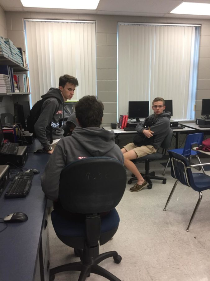 Seniors Colin Snyder, Joshua Sawdon and Nick Rosseti gather together to bounce off ideas for their debates. During the class period, the debate team was preparing for their Debate Smackdown.