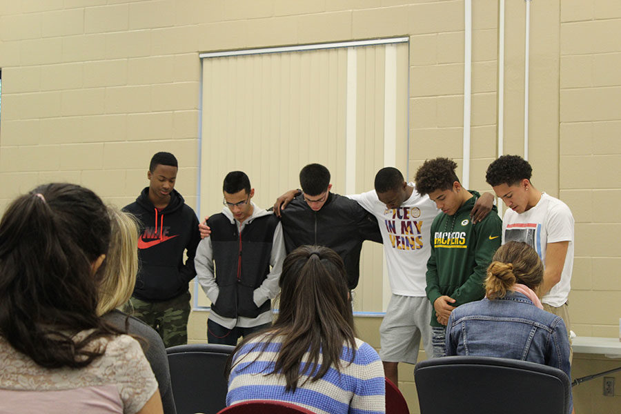In the community room on Tuesday, Jan. 16, members of The Anthem Club help lead a group prayer to close the meeting. “My favorite part of The Anthem is that I get to see so many lives change radically,” senior Angeli Acosta said. “I think people come because The Anthem sets up a fun, loving, and accepting environment.”
