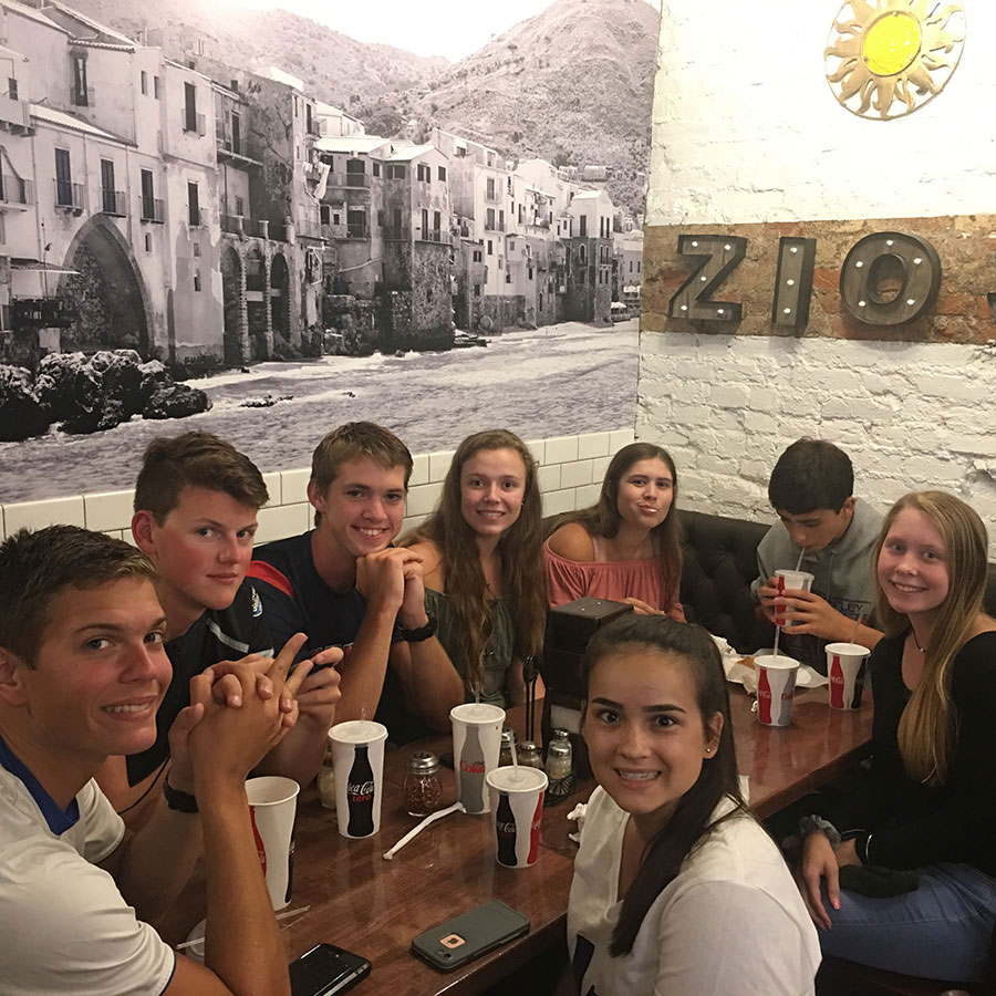 After arriving in Philadelphia for the Stotesbury Regatta at around 1:00 p.m., and making a lap around the race course to get a feel for it, the team stopped at Zio’s Brick Oven Pizzeria for dinner to get some fresh and delicious pizza. Sophomore Alex Garofalo, who is Italian, felt right at home in the Italian Pizzeria and devoured seven out of the eight slices of an eight-inch cheese pizza, which had been made just moments before.
