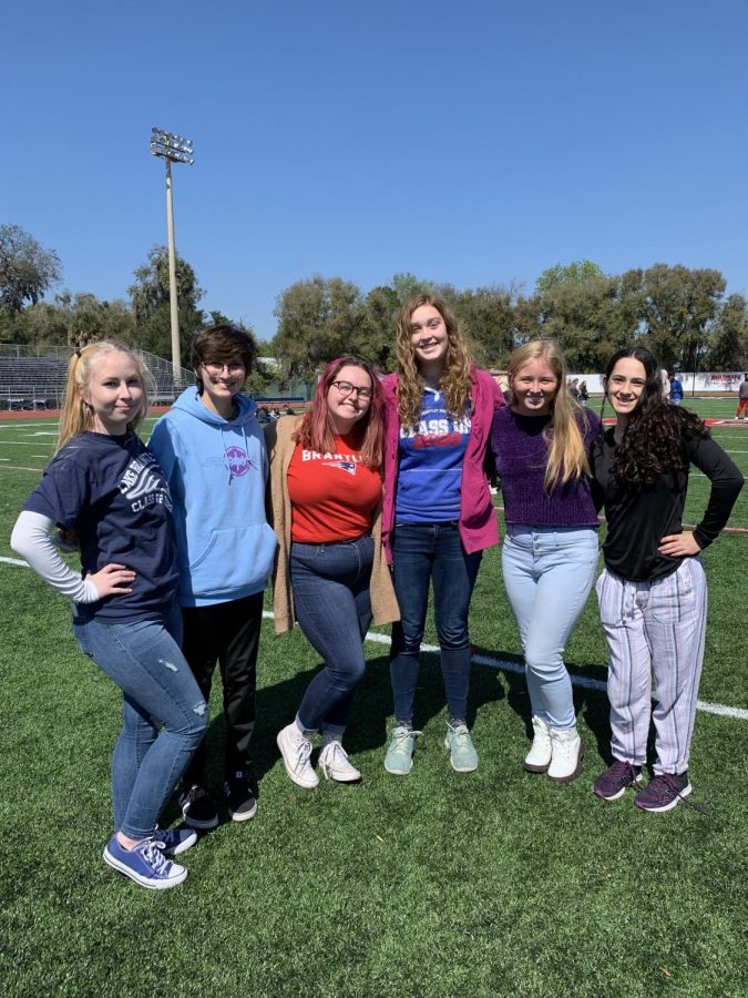 A group of seniors pose for a photo during Senior Lunch. Many seniors, like this group, used Senior Lunch as an opportunity to make memories and take photos to last long after graduation.