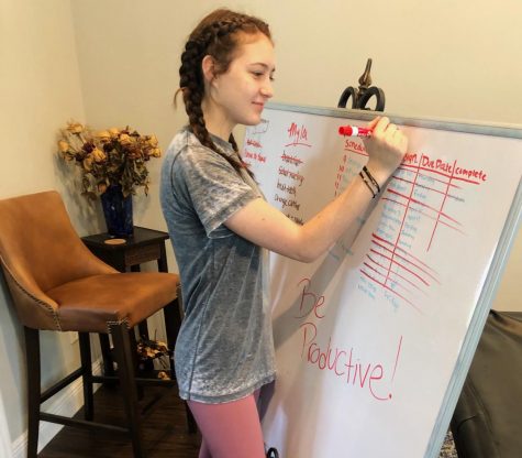 Sophomore Brooke Holland writes down her school assignments and schedule for the week along with goals she wants to accomplish. 