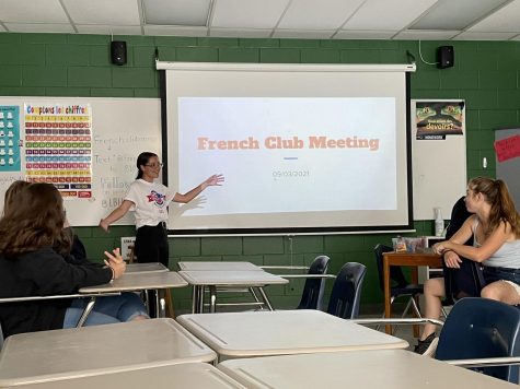 Senior and co-president Victoria Camposano welcomes students to French Club’s first meeting of the year on Friday, Sep. 3. Ideas such as French film nights and other club activities were shared.