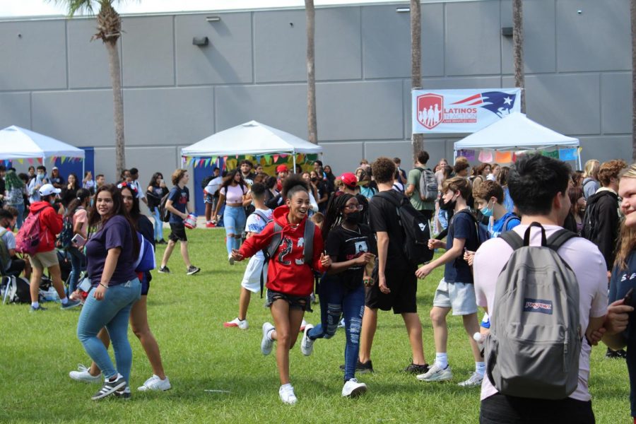 The Hispanic Heritage Month Festival had the courtyard active during both lunches with music and tents to view. Everyone in school had a chance to go to the different booths, play games, and watch performances as well as purchase cotton candy, popcorn, and empanadas. 