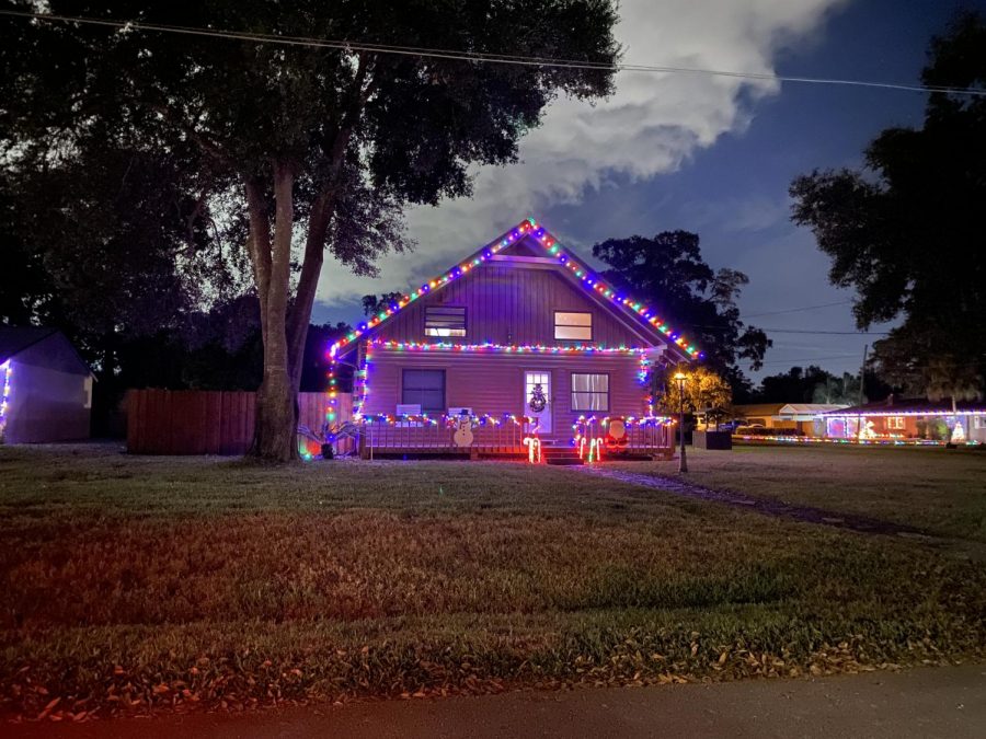 Across the street from the Beechwoods subdivision are plenty of decorated houses. There are enough houses lit up that make the lack of sidewalks worth it, and the rectangular layout of the streets mean that it’s easy to walk.