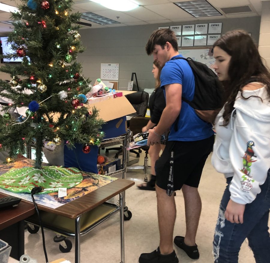 On Dec. 9, host of the “Help the Kids Toy Drive” senior Isabel Miguez came to yearbook teacher Katie Turkelson’s 4th period class to pick up donated toys. Over the past three years, she has developed a passion for coordinating the event. “I think that it’s what Im meant to do,” Miguez said. “It was an experience that I wouldnt change anything about. I love to help other people and I love organizing things that can benefit others and the community.”
